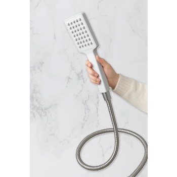 Przepływowy podgrzewacz wody 5 kW ze słuchawką prysznicową